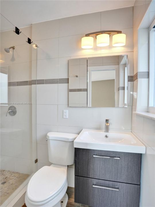 Active With Contract: $614,900 (3 beds, 2 baths, 1176 Square Feet)