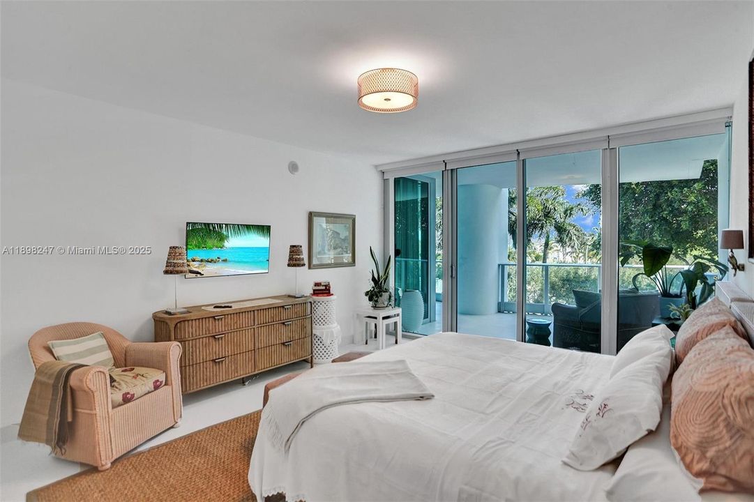 待售: $2,550,000 (2 贝兹, 2 浴室, 1756 平方英尺)