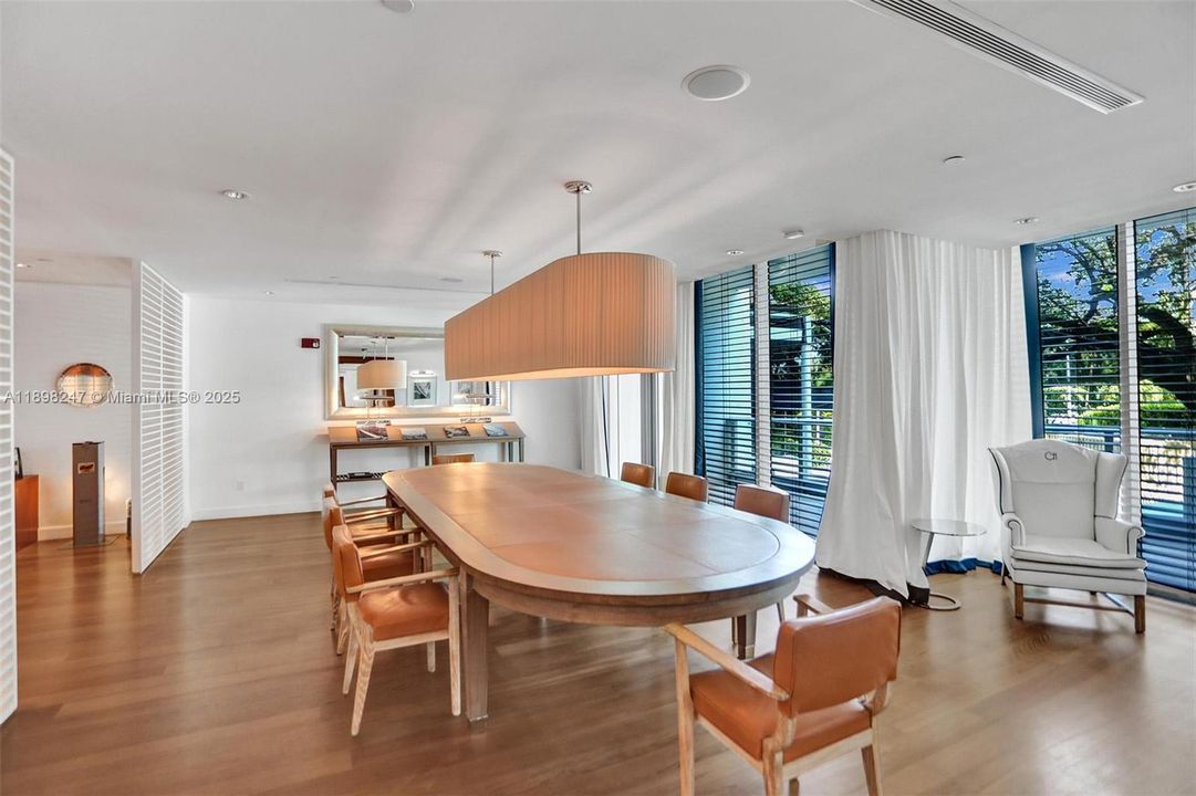 待售: $2,550,000 (2 贝兹, 2 浴室, 1756 平方英尺)