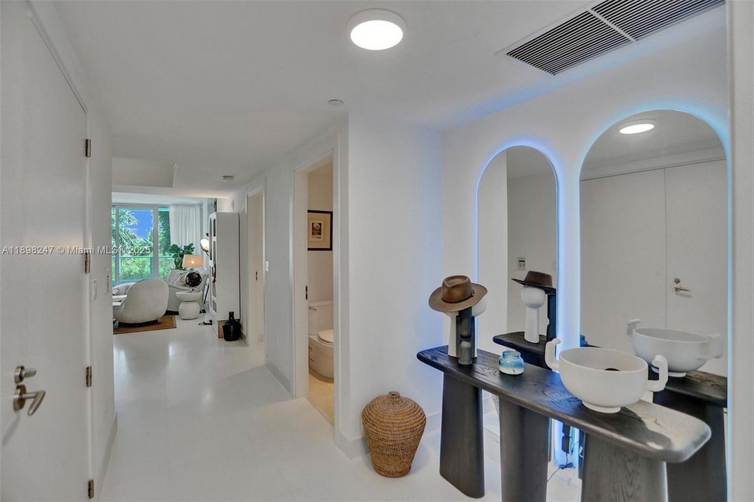 待售: $2,550,000 (2 贝兹, 2 浴室, 1756 平方英尺)