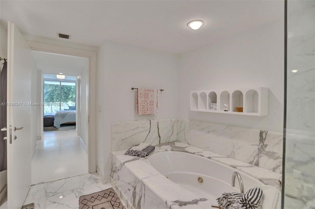 待售: $2,550,000 (2 贝兹, 2 浴室, 1756 平方英尺)