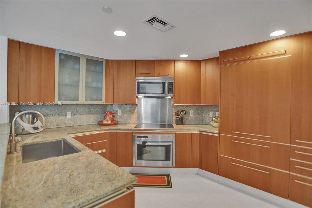 待售: $2,550,000 (2 贝兹, 2 浴室, 1756 平方英尺)