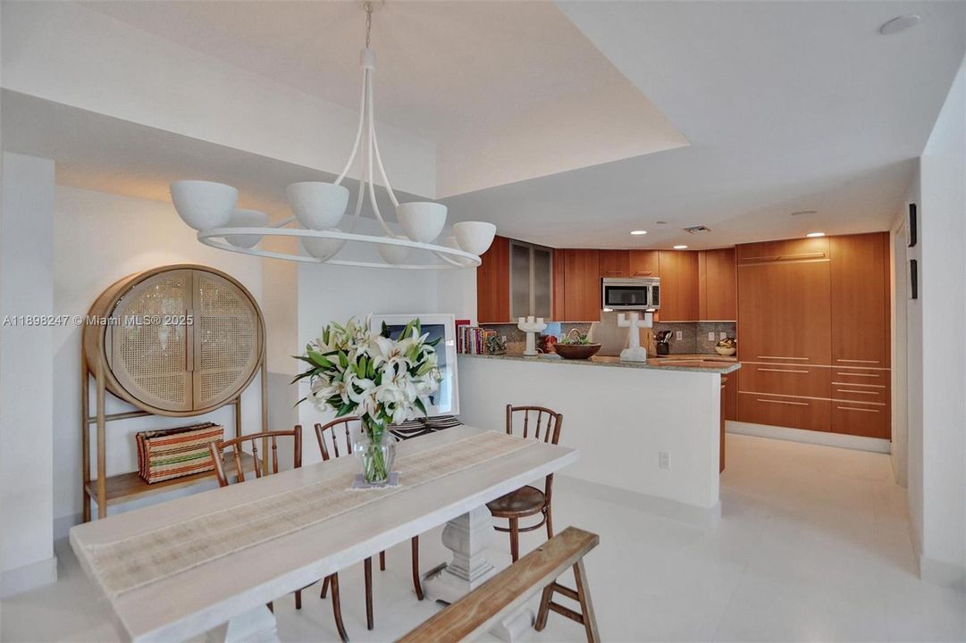 待售: $2,550,000 (2 贝兹, 2 浴室, 1756 平方英尺)