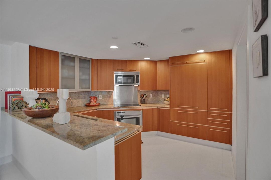 待售: $2,550,000 (2 贝兹, 2 浴室, 1756 平方英尺)