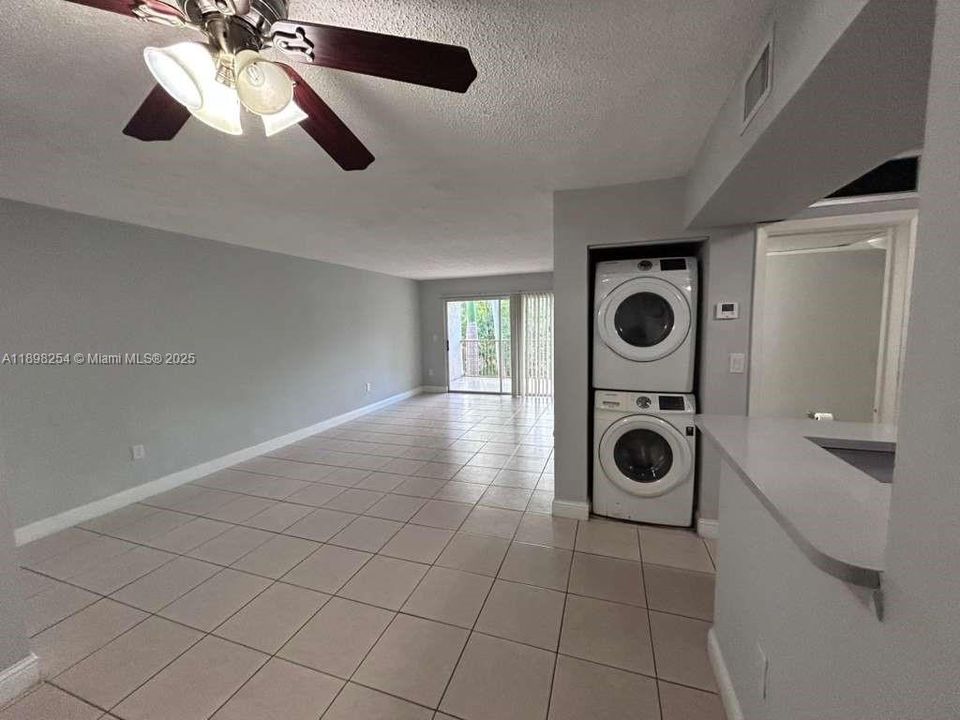 最近租的: $1,800 (1 贝兹, 1 浴室, 676 平方英尺)