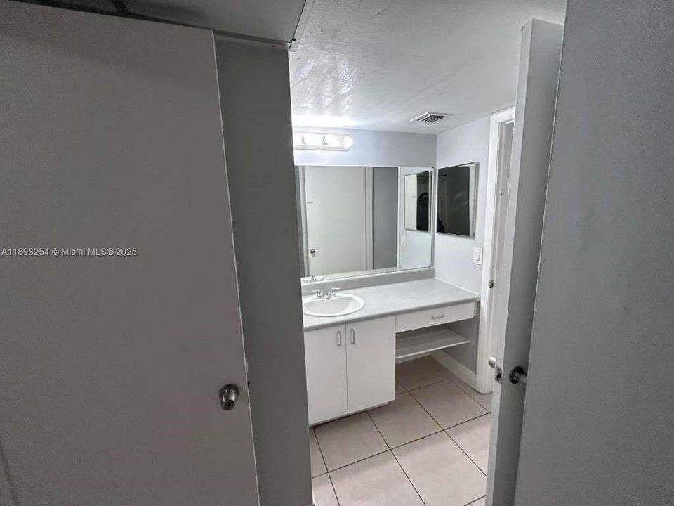 最近租的: $1,800 (1 贝兹, 1 浴室, 676 平方英尺)