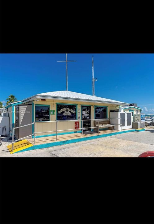 For Rent: $3,000 (2 beds, 2 baths, 816 Square Feet)