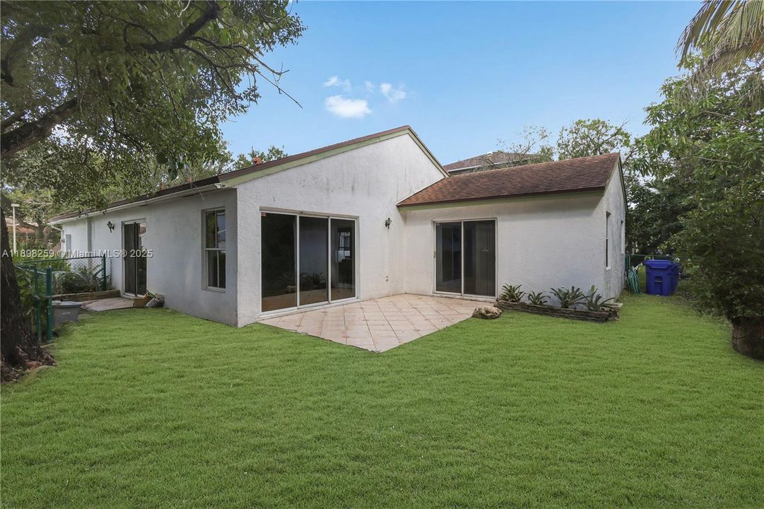 Active With Contract: $490,000 (3 beds, 2 baths, 1640 Square Feet)