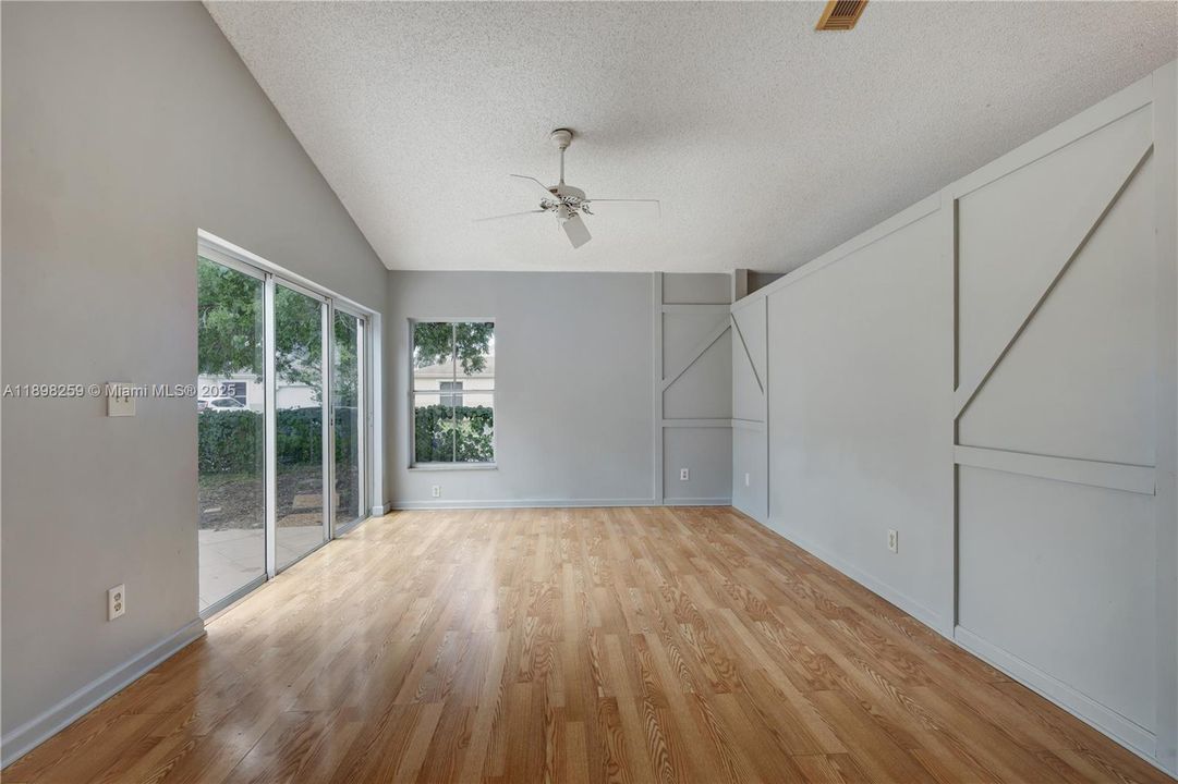 Active With Contract: $490,000 (3 beds, 2 baths, 1640 Square Feet)