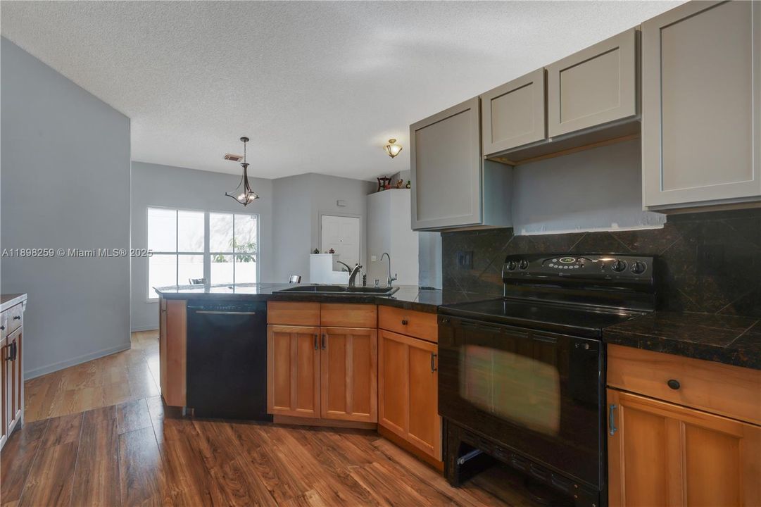 Active With Contract: $490,000 (3 beds, 2 baths, 1640 Square Feet)