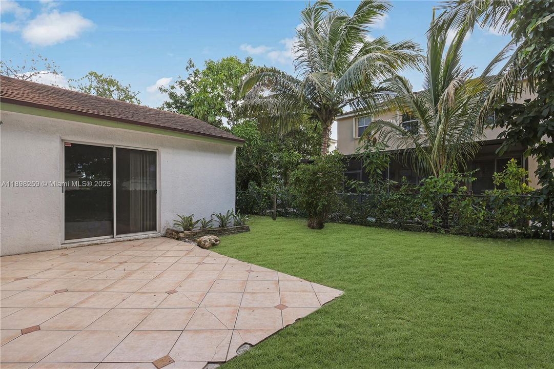 Active With Contract: $490,000 (3 beds, 2 baths, 1640 Square Feet)