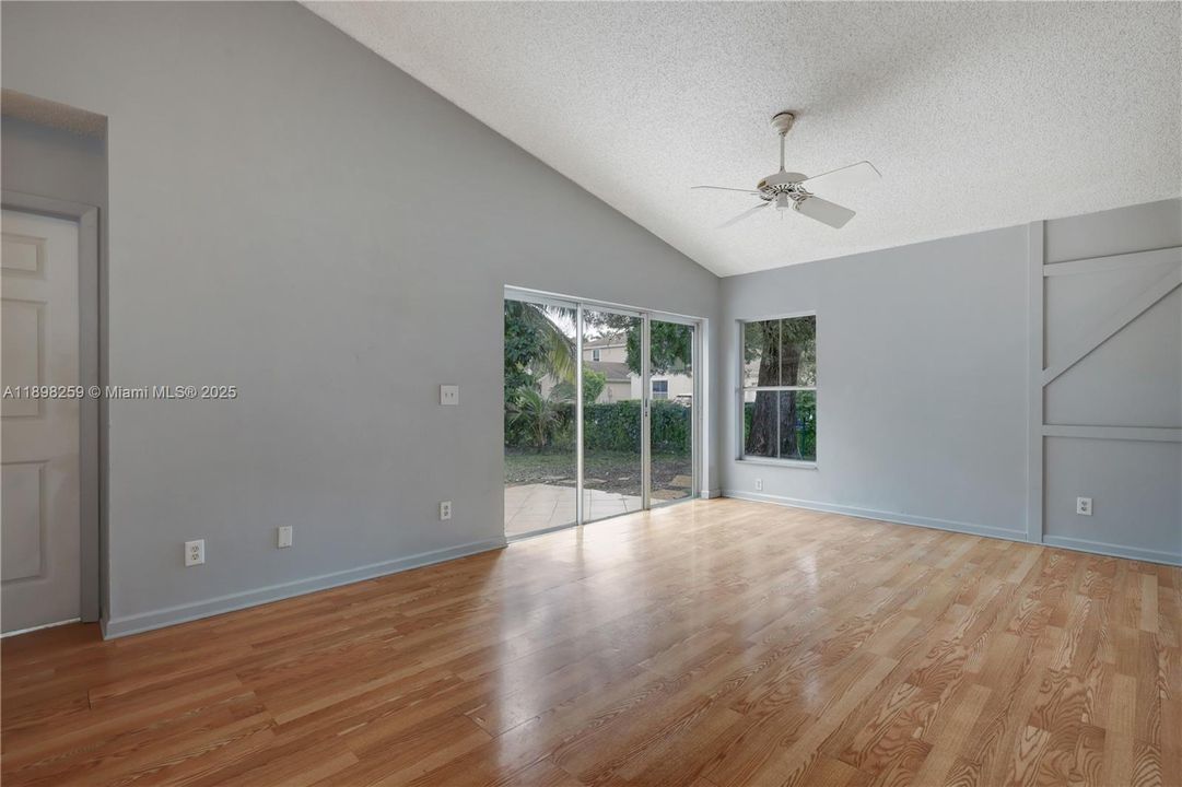 Active With Contract: $490,000 (3 beds, 2 baths, 1640 Square Feet)