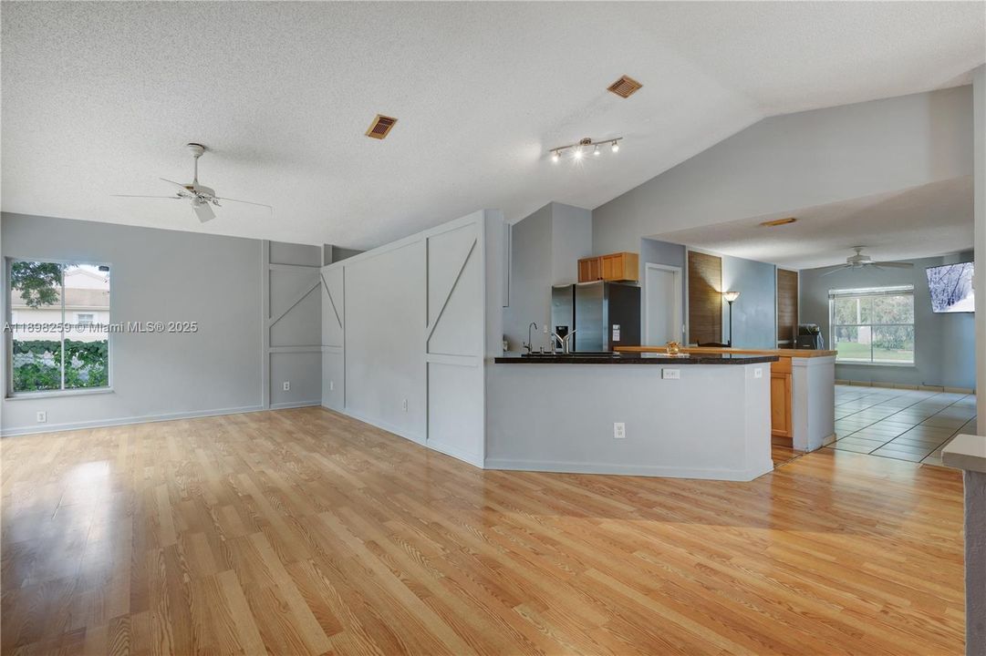 Active With Contract: $490,000 (3 beds, 2 baths, 1640 Square Feet)