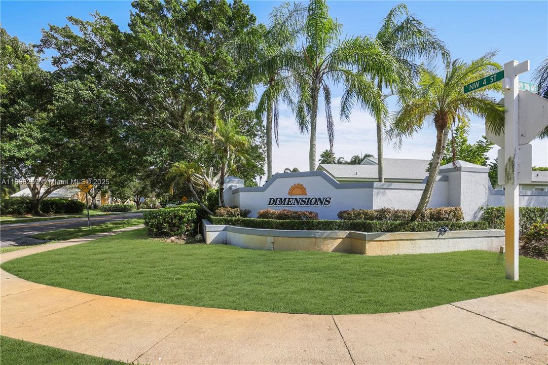 Active With Contract: $490,000 (3 beds, 2 baths, 1640 Square Feet)