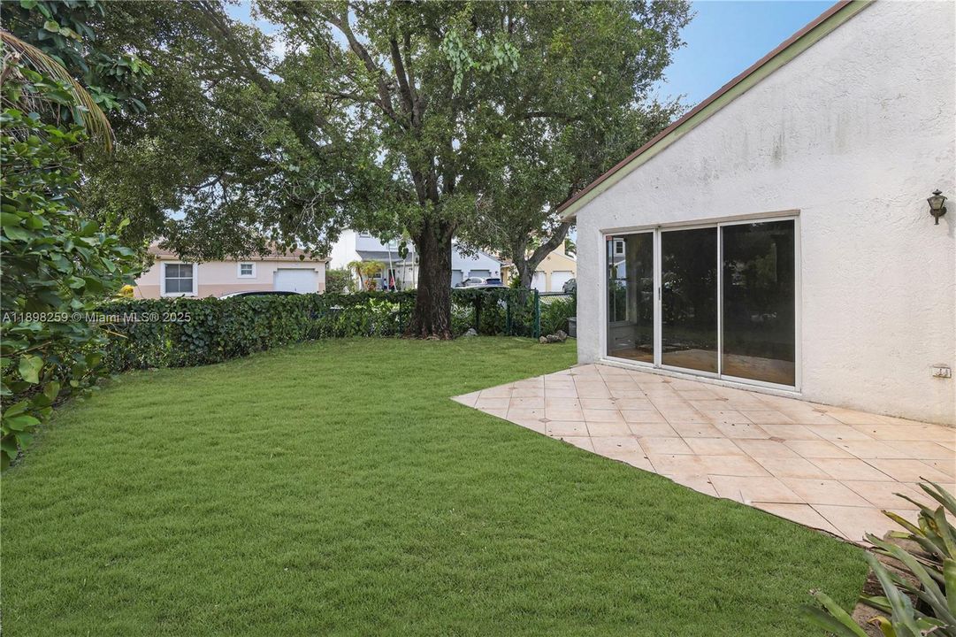 Active With Contract: $490,000 (3 beds, 2 baths, 1640 Square Feet)