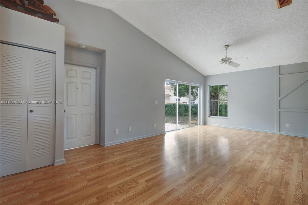 Active With Contract: $490,000 (3 beds, 2 baths, 1640 Square Feet)