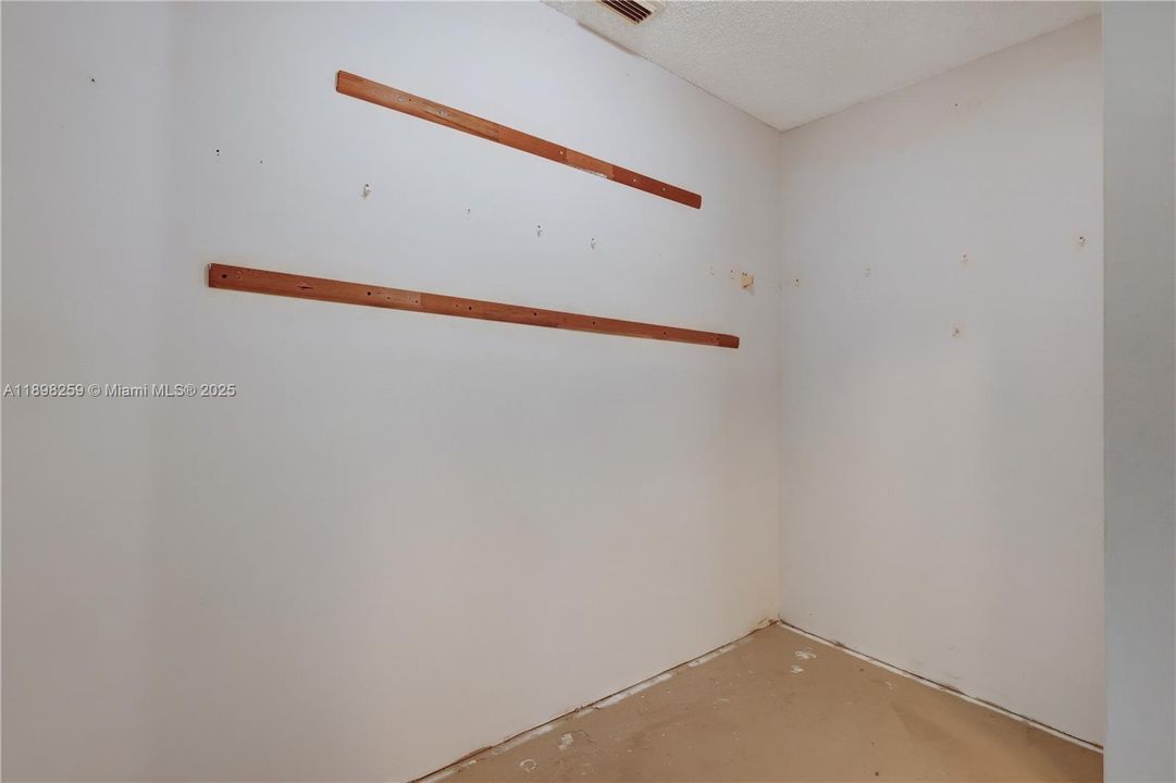 Active With Contract: $490,000 (3 beds, 2 baths, 1640 Square Feet)