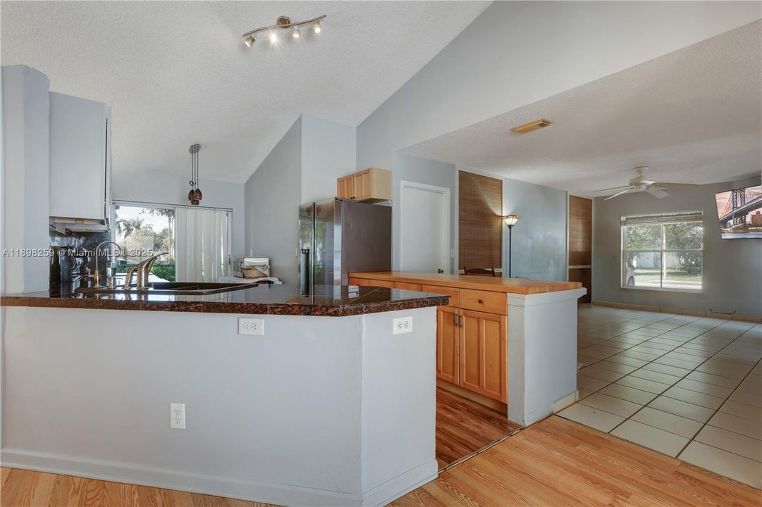 Active With Contract: $490,000 (3 beds, 2 baths, 1640 Square Feet)