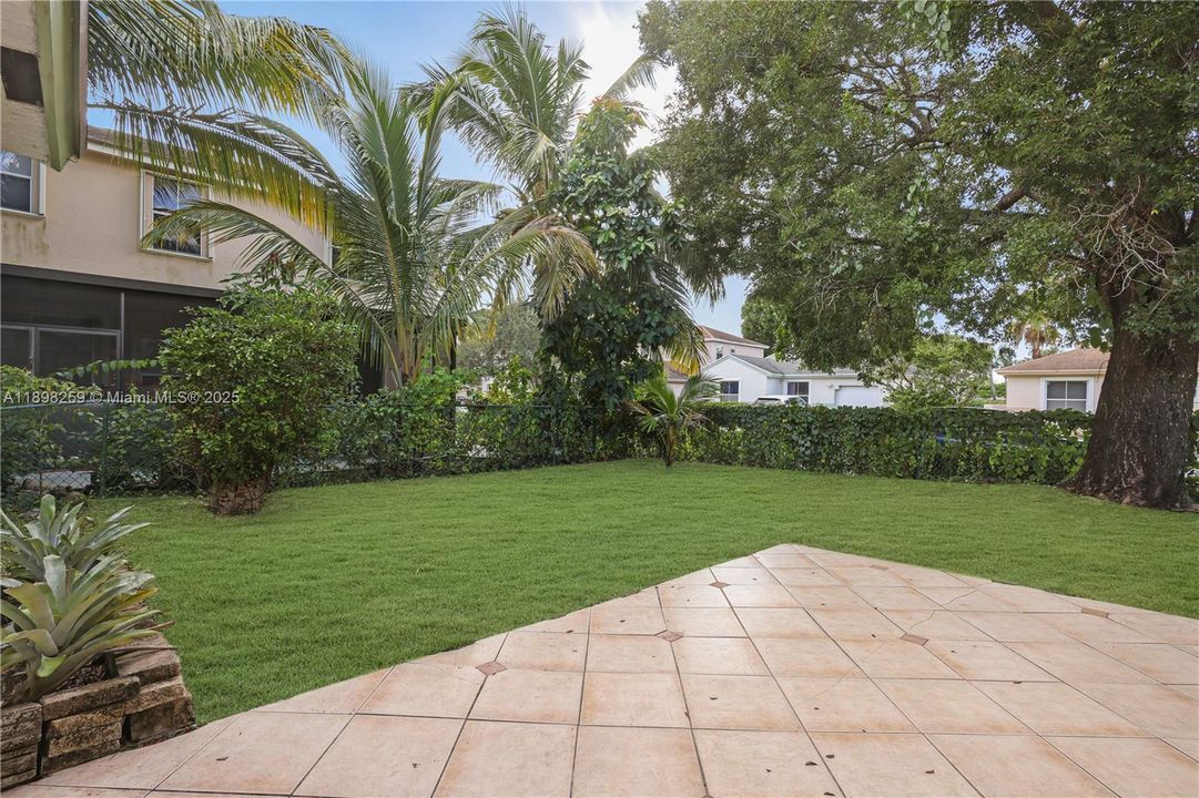 Active With Contract: $490,000 (3 beds, 2 baths, 1640 Square Feet)