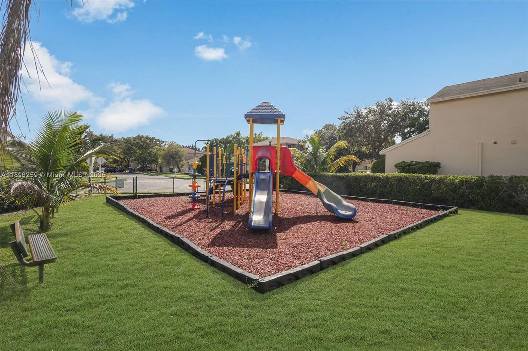 Active With Contract: $490,000 (3 beds, 2 baths, 1640 Square Feet)