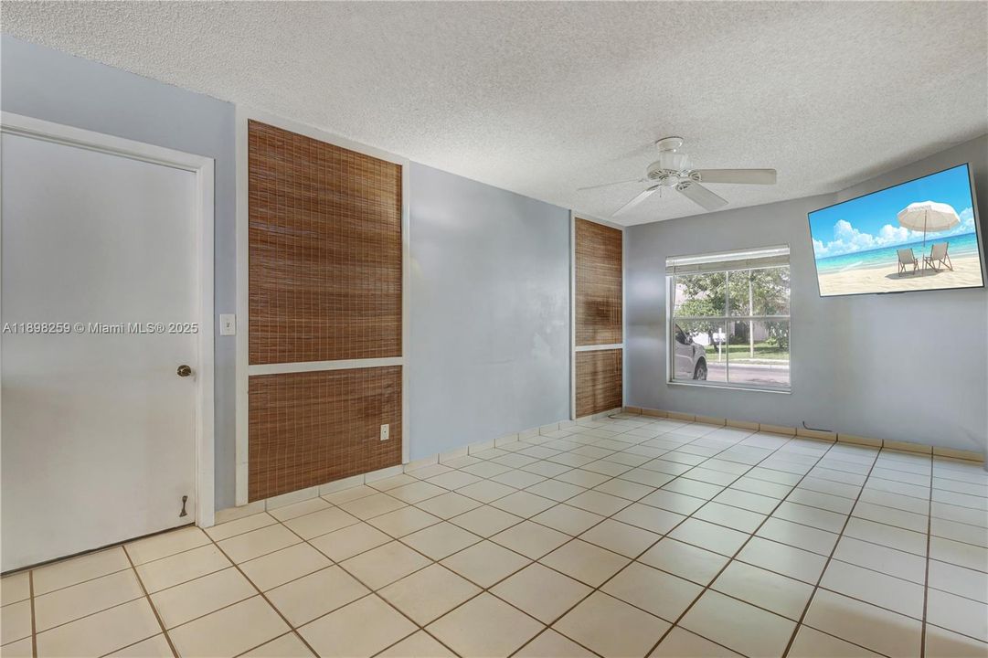 Active With Contract: $490,000 (3 beds, 2 baths, 1640 Square Feet)