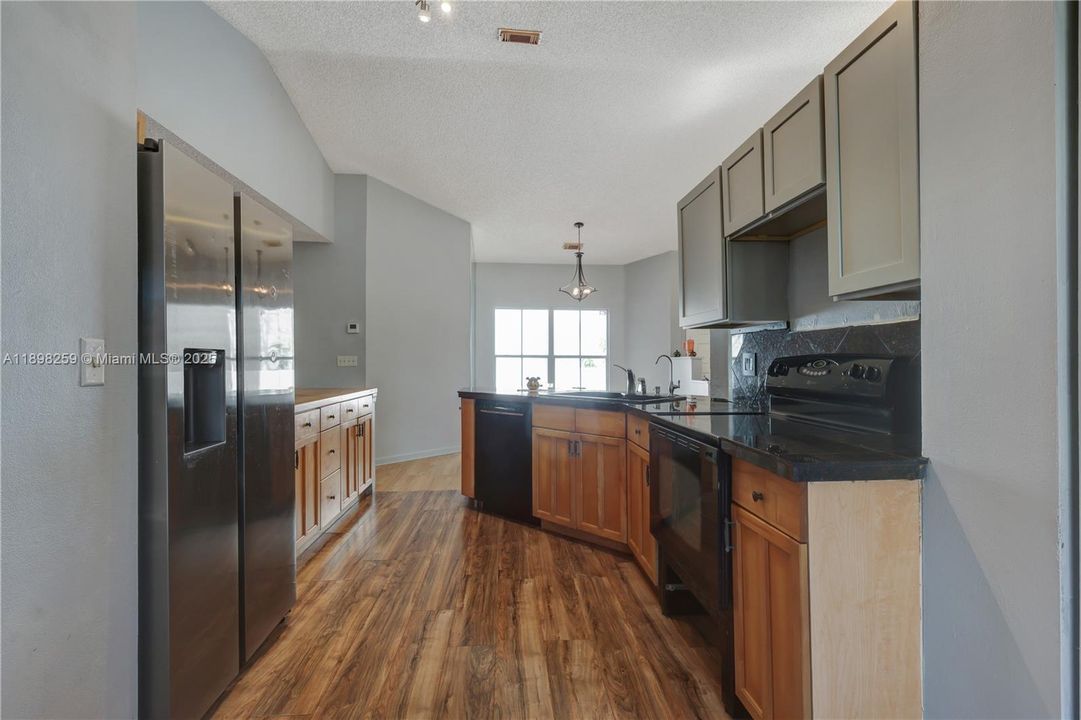 Active With Contract: $490,000 (3 beds, 2 baths, 1640 Square Feet)