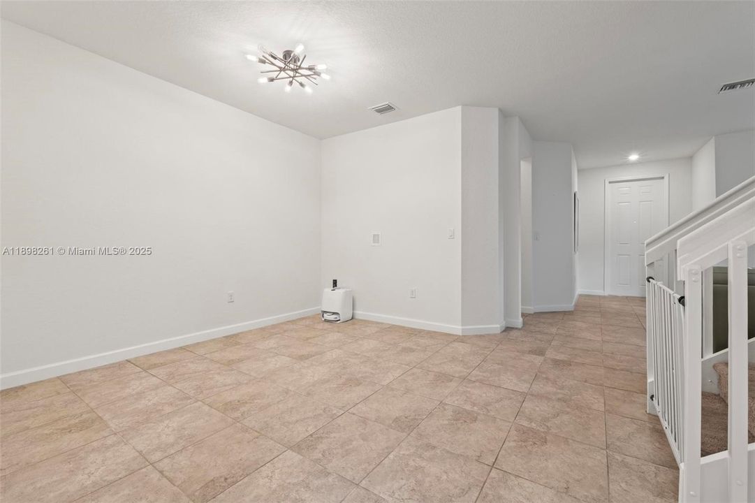 Active With Contract: $3,200 (3 beds, 2 baths, 1707 Square Feet)