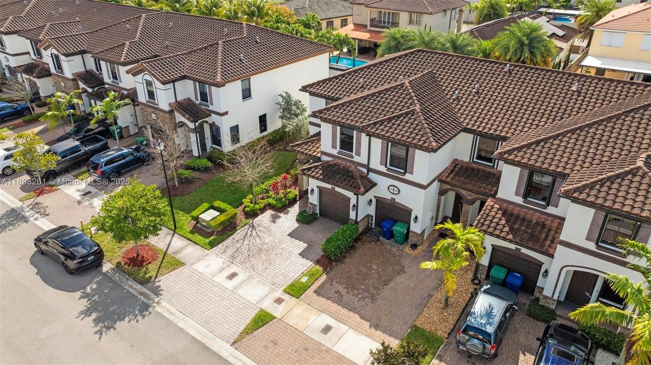 Active With Contract: $3,200 (3 beds, 2 baths, 1707 Square Feet)