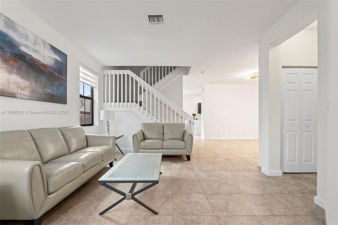 Active With Contract: $3,200 (3 beds, 2 baths, 1707 Square Feet)