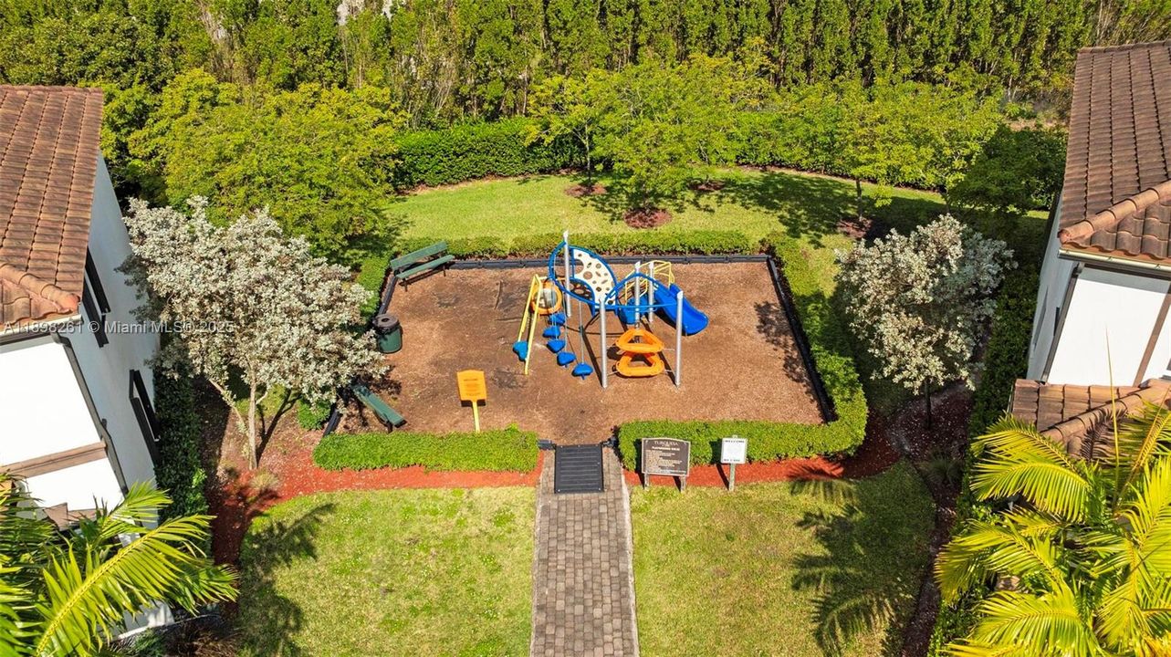 Active With Contract: $3,200 (3 beds, 2 baths, 1707 Square Feet)