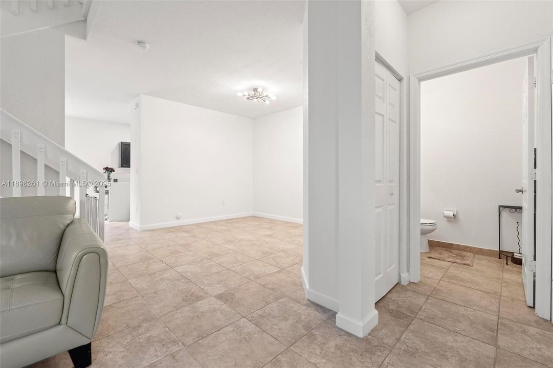 Active With Contract: $3,200 (3 beds, 2 baths, 1707 Square Feet)