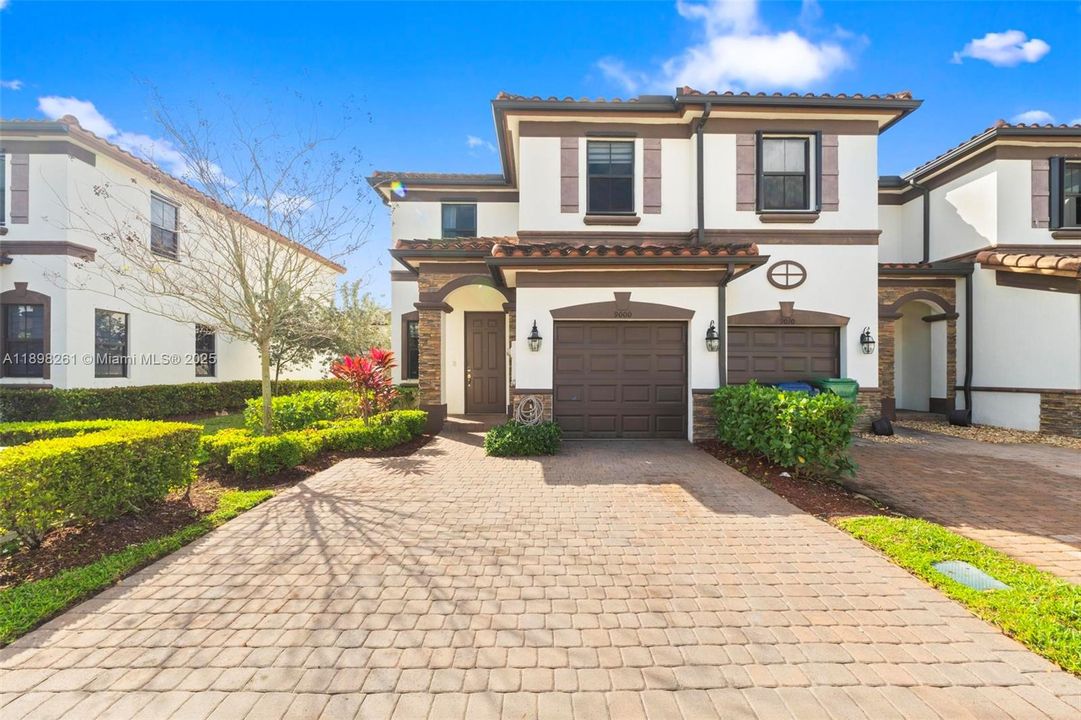 Active With Contract: $3,200 (3 beds, 2 baths, 1707 Square Feet)