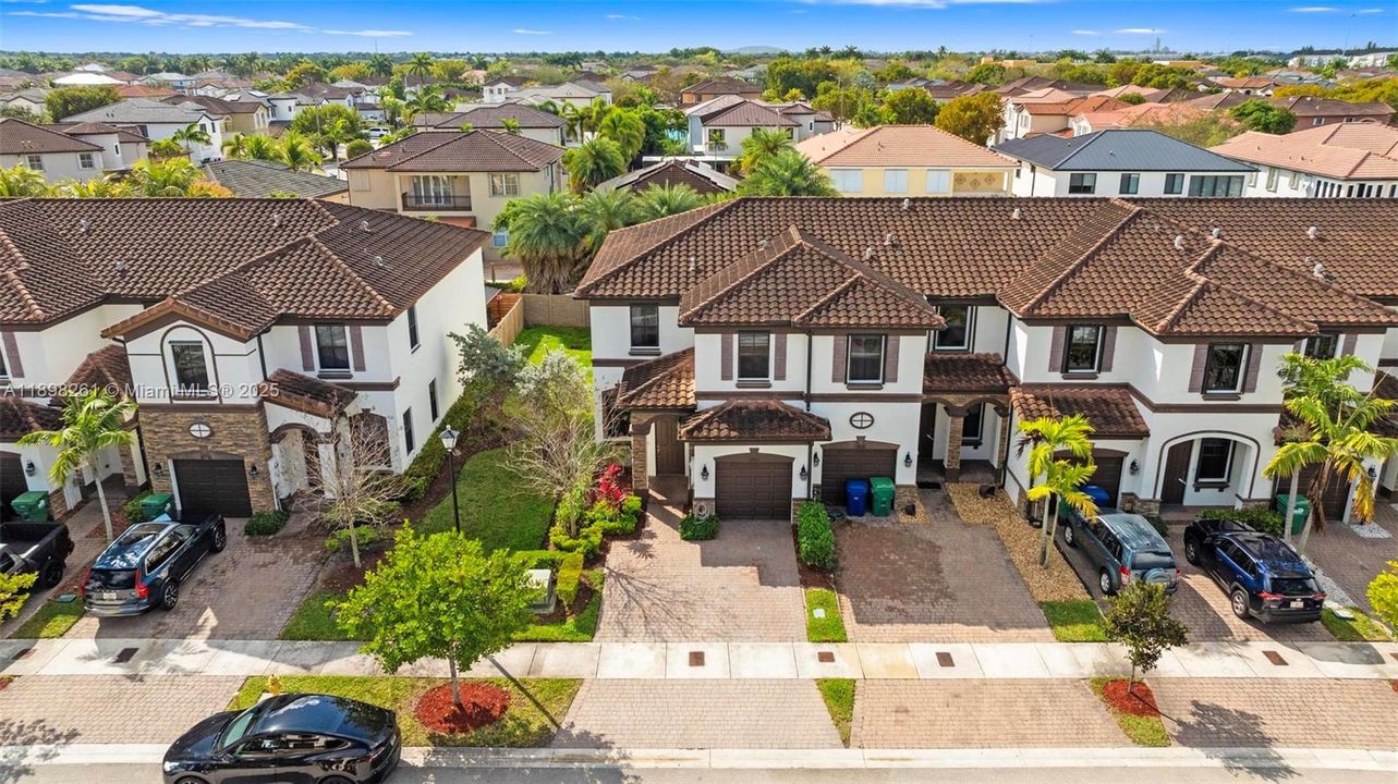 Active With Contract: $3,200 (3 beds, 2 baths, 1707 Square Feet)