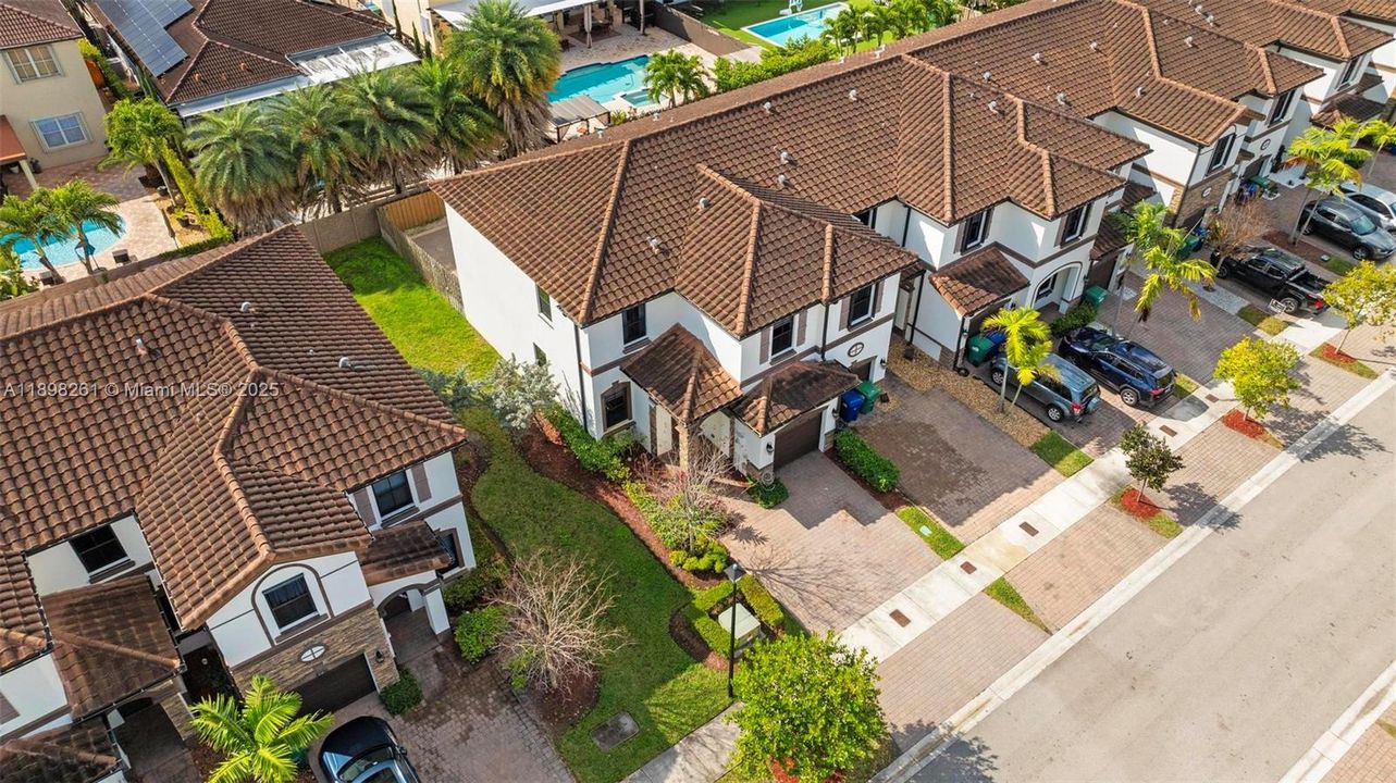 Active With Contract: $3,200 (3 beds, 2 baths, 1707 Square Feet)