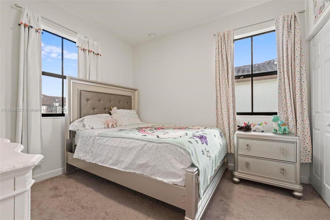 Active With Contract: $3,200 (3 beds, 2 baths, 1707 Square Feet)