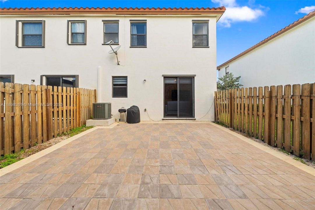 Active With Contract: $3,200 (3 beds, 2 baths, 1707 Square Feet)