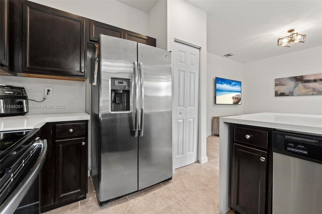 Active With Contract: $3,200 (3 beds, 2 baths, 1707 Square Feet)