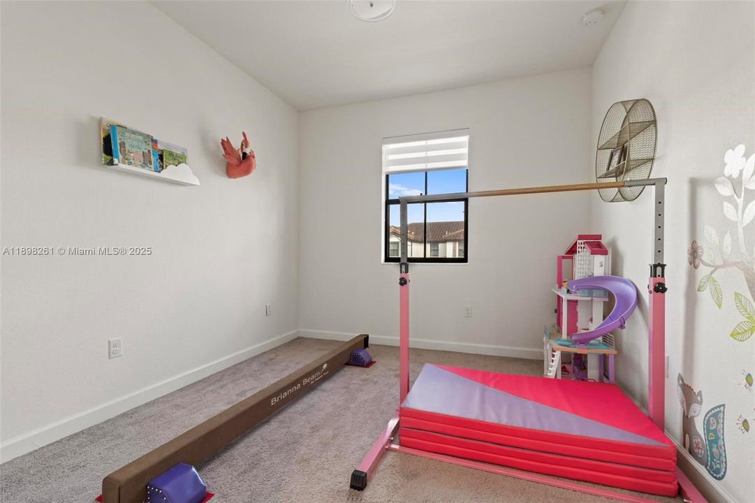 Active With Contract: $3,200 (3 beds, 2 baths, 1707 Square Feet)