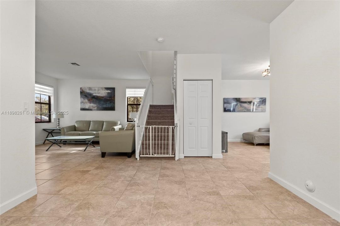 Active With Contract: $3,200 (3 beds, 2 baths, 1707 Square Feet)