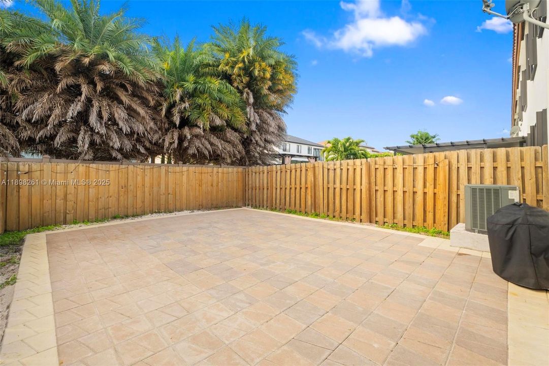 Active With Contract: $3,200 (3 beds, 2 baths, 1707 Square Feet)