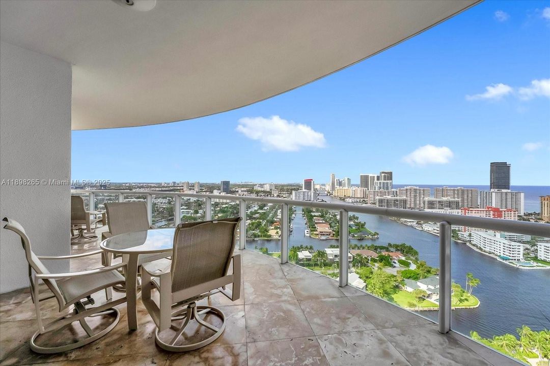 待售: $3,200,000 (3 贝兹, 3 浴室, 3173 平方英尺)