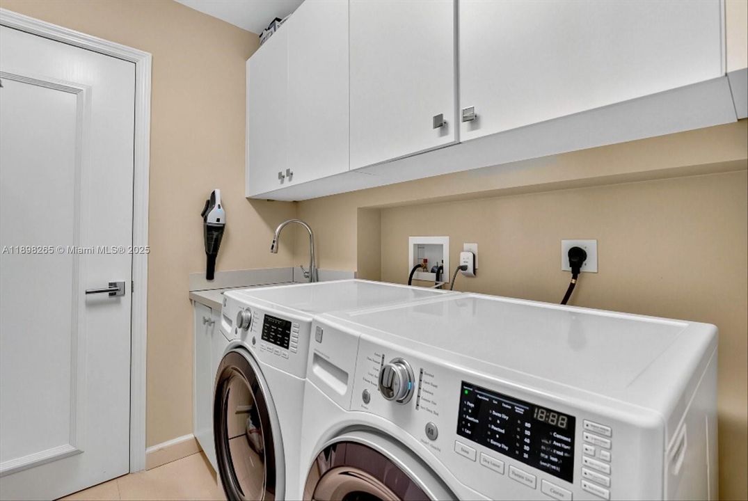 待售: $3,200,000 (3 贝兹, 3 浴室, 3173 平方英尺)