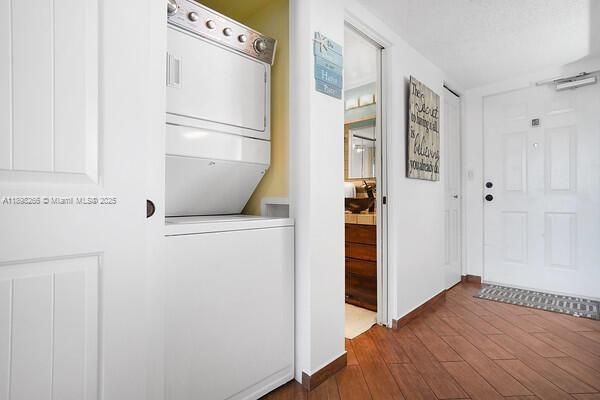 For Rent: $6,000 (2 beds, 2 baths, 1500 Square Feet)