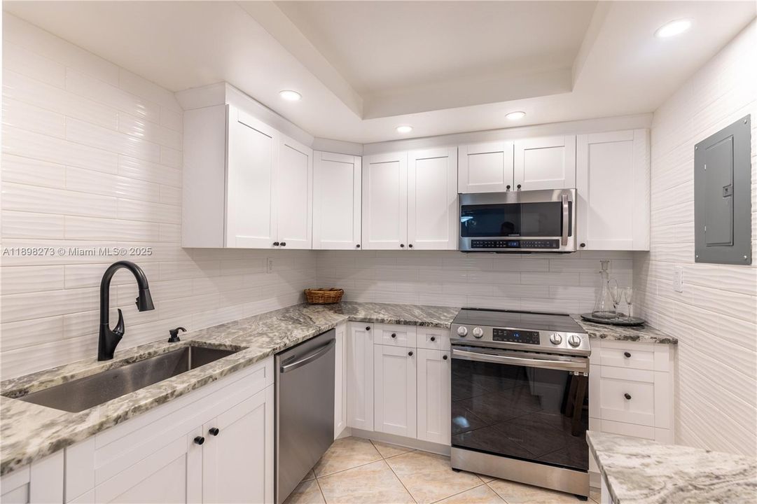 出租: $3,990 (2 贝兹, 2 浴室, 1050 平方英尺)