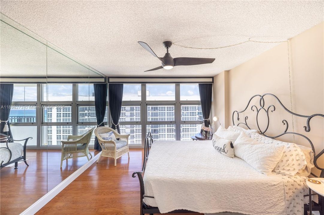 出租: $3,990 (2 贝兹, 2 浴室, 1050 平方英尺)