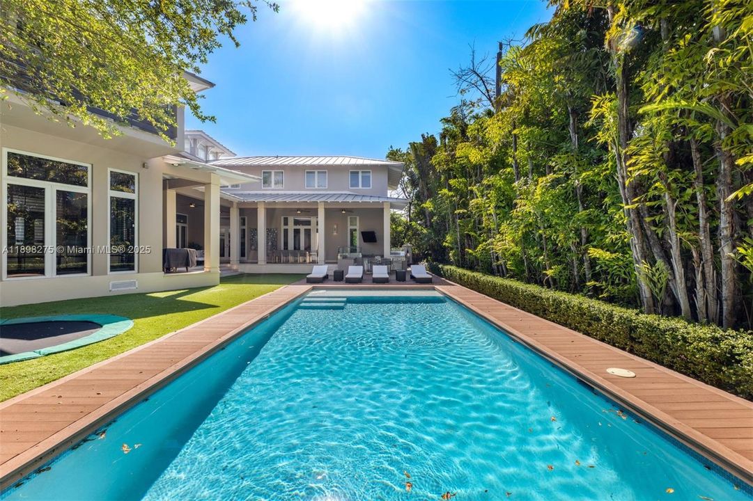 For Rent: $32,900 (5 beds, 6 baths, 4386 Square Feet)