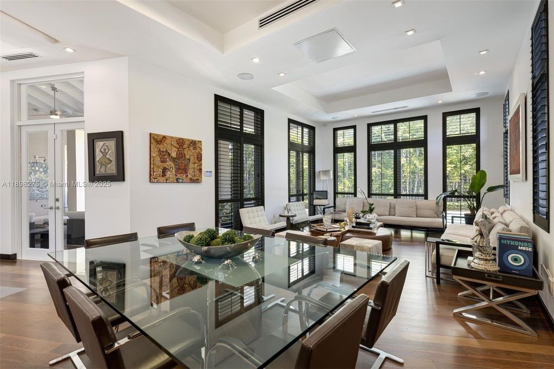 For Rent: $32,900 (5 beds, 6 baths, 4386 Square Feet)