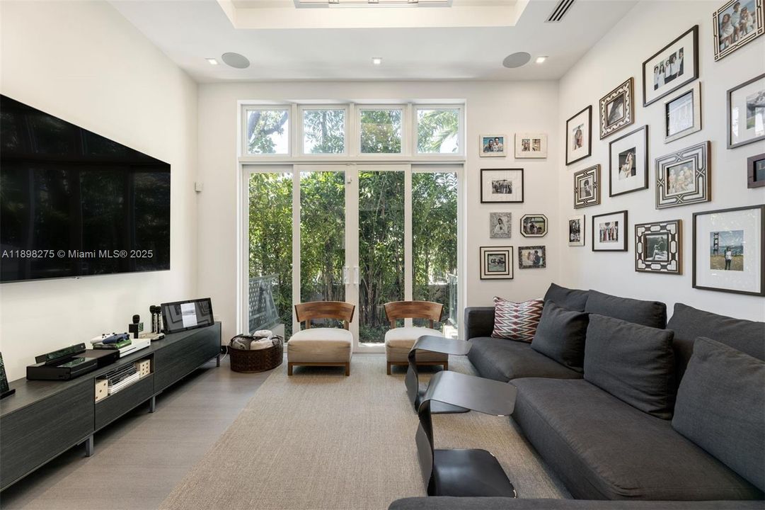 For Rent: $32,900 (5 beds, 6 baths, 4386 Square Feet)