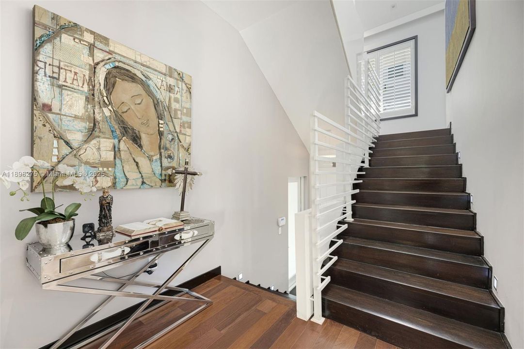 For Rent: $32,900 (5 beds, 6 baths, 4386 Square Feet)