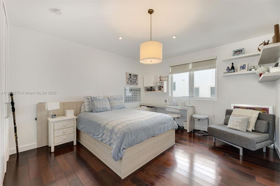 For Rent: $32,900 (5 beds, 6 baths, 4386 Square Feet)